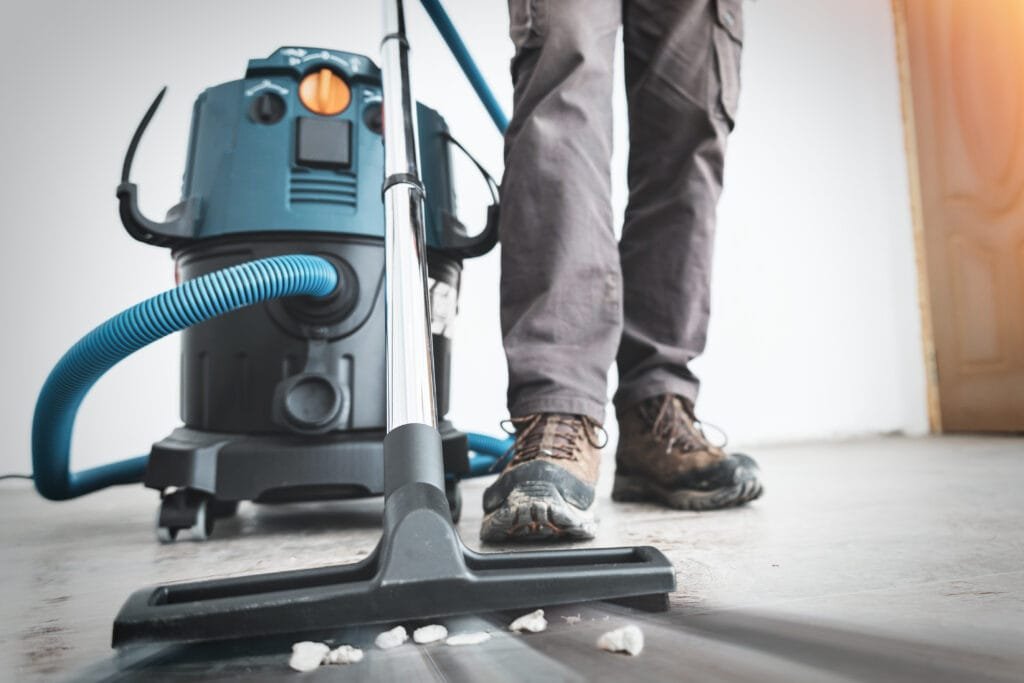 Nettoyage après construction – Aspiration des résidus et poussières pour un chantier propre et prêt à l’usage.